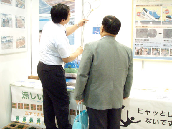中小企業総合展2008 in kansai ケイエフブース　商談中